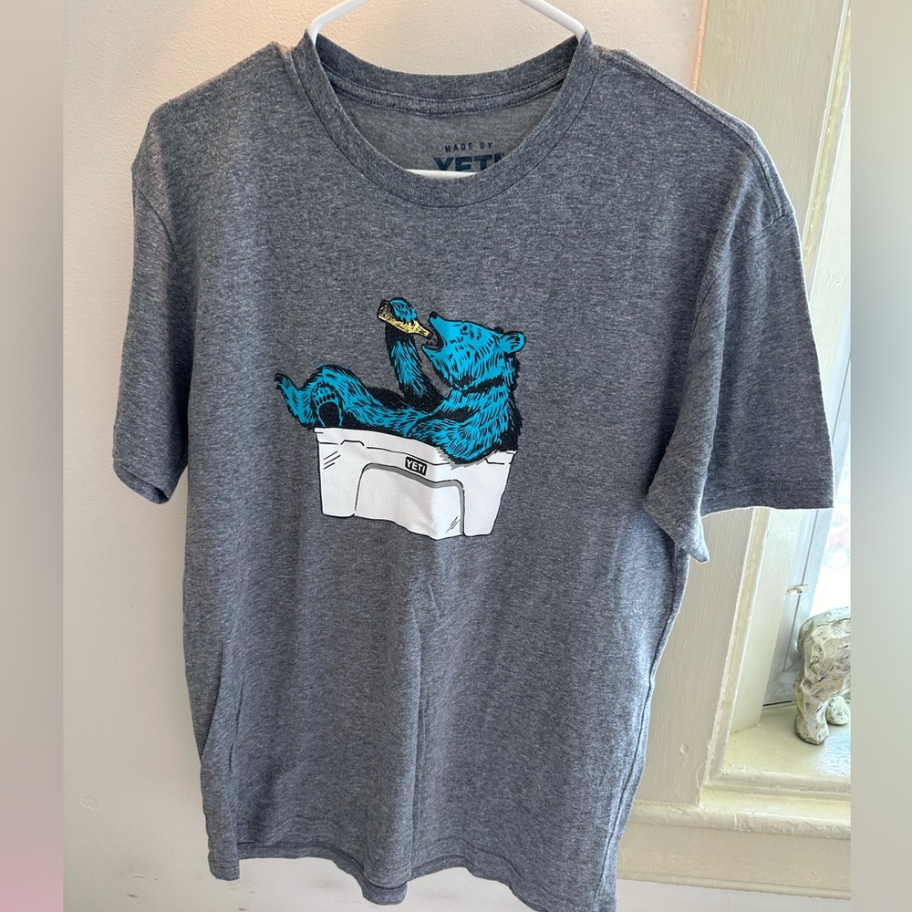 Yeti bear t-shirt
